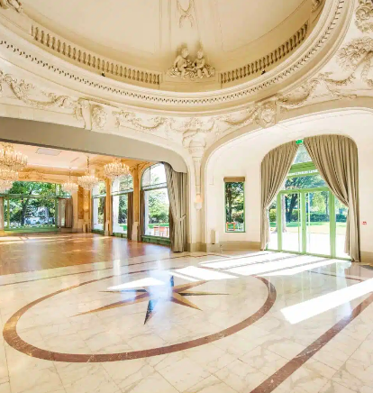Wedding at Pavillon Dauphine enhancing the bright and elegant main hall.
