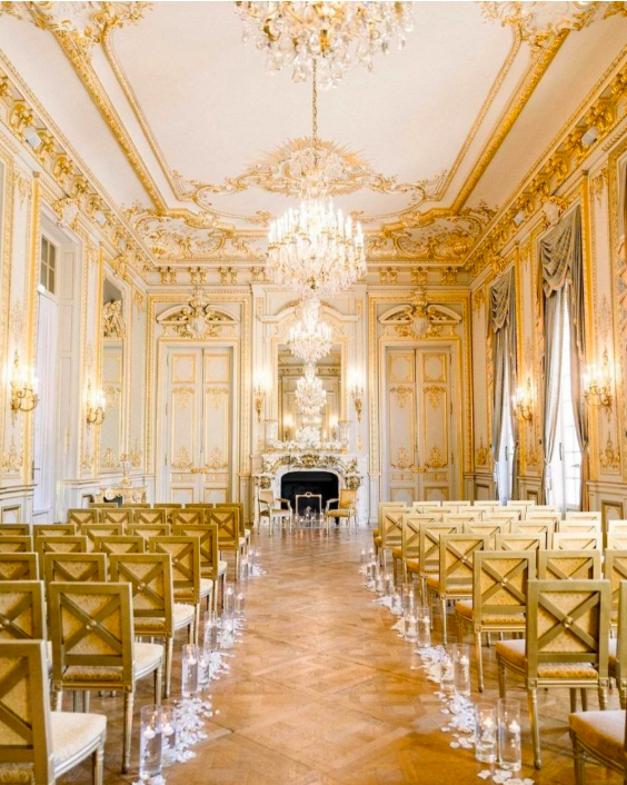 Indoor ceremony in refined surroundings for a Wedding at Hotel Shangri La.