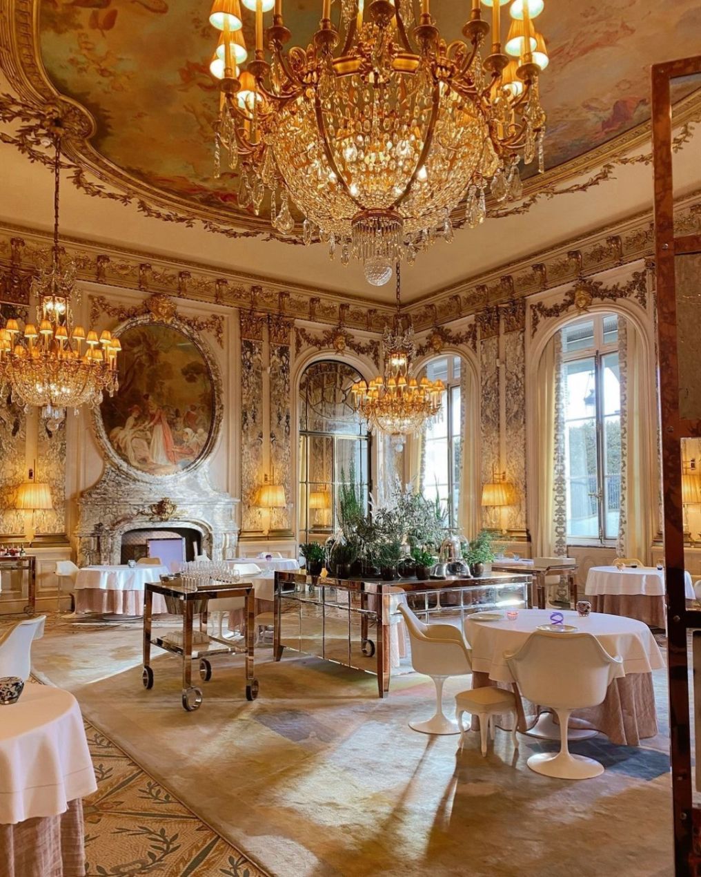 A luxurious salon exudes elegance at Hotel Le Meurice.
