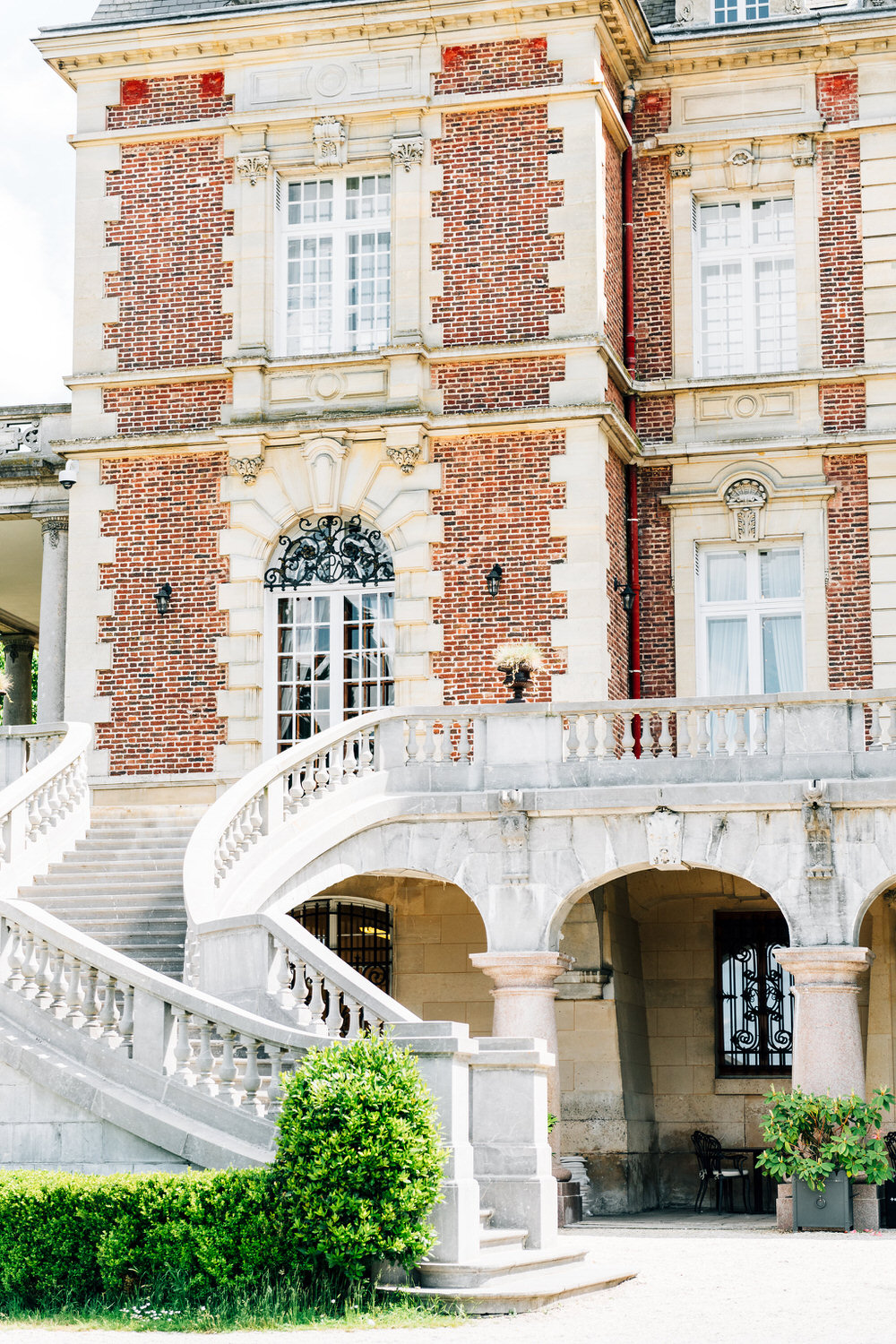 Wedding at Château de Bouffémont revealing timeless architecture and charm.
